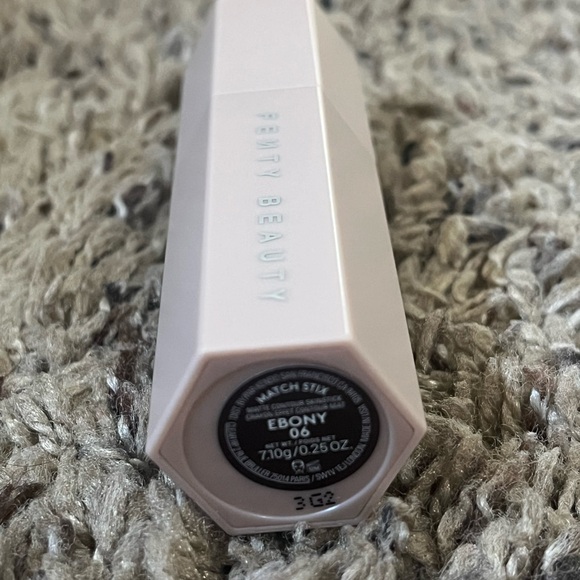 Fenty Beauty Match Stix Contour Skinstick in Ebony - Picture 6 of 7